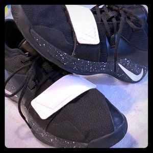 PG 2.5 black & white basketball shoes